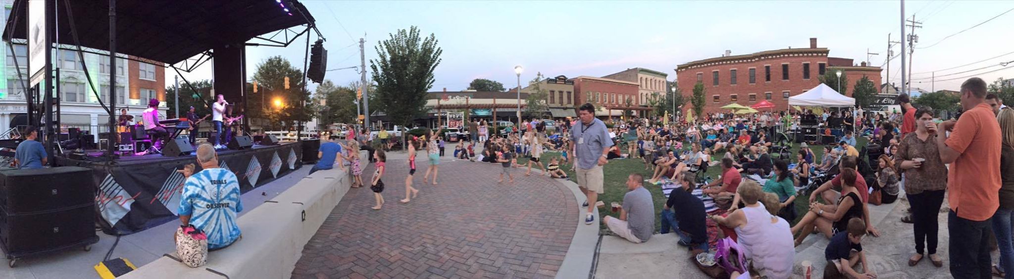 The crowd enjoys the final concert of the season at Bicentennial Park.