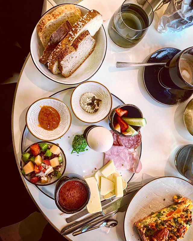 😍 the breakfast @cremedelacremevienna 👌 #breakfast #vienna @sahinaznyc #taste #tasteinmotion