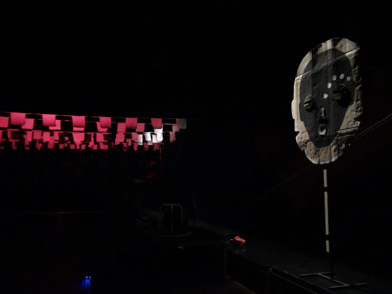 masker & vlaggen rood.jpg