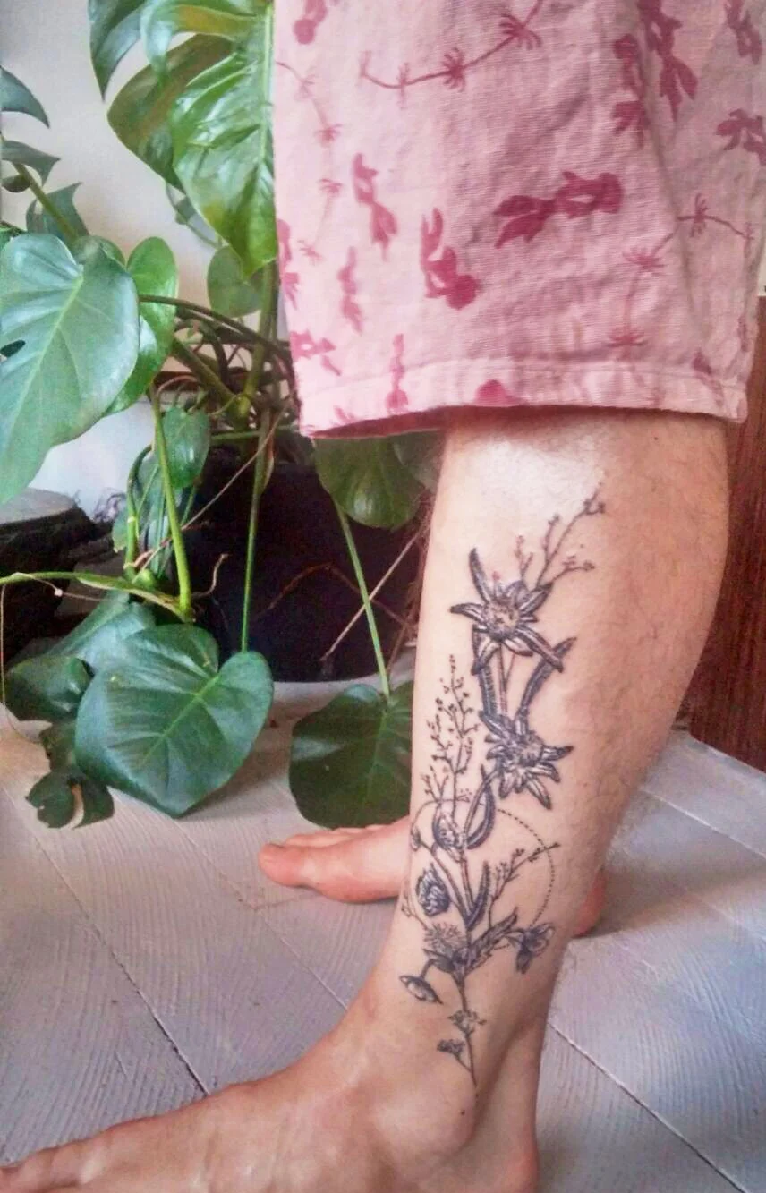 handpoke tattoo
