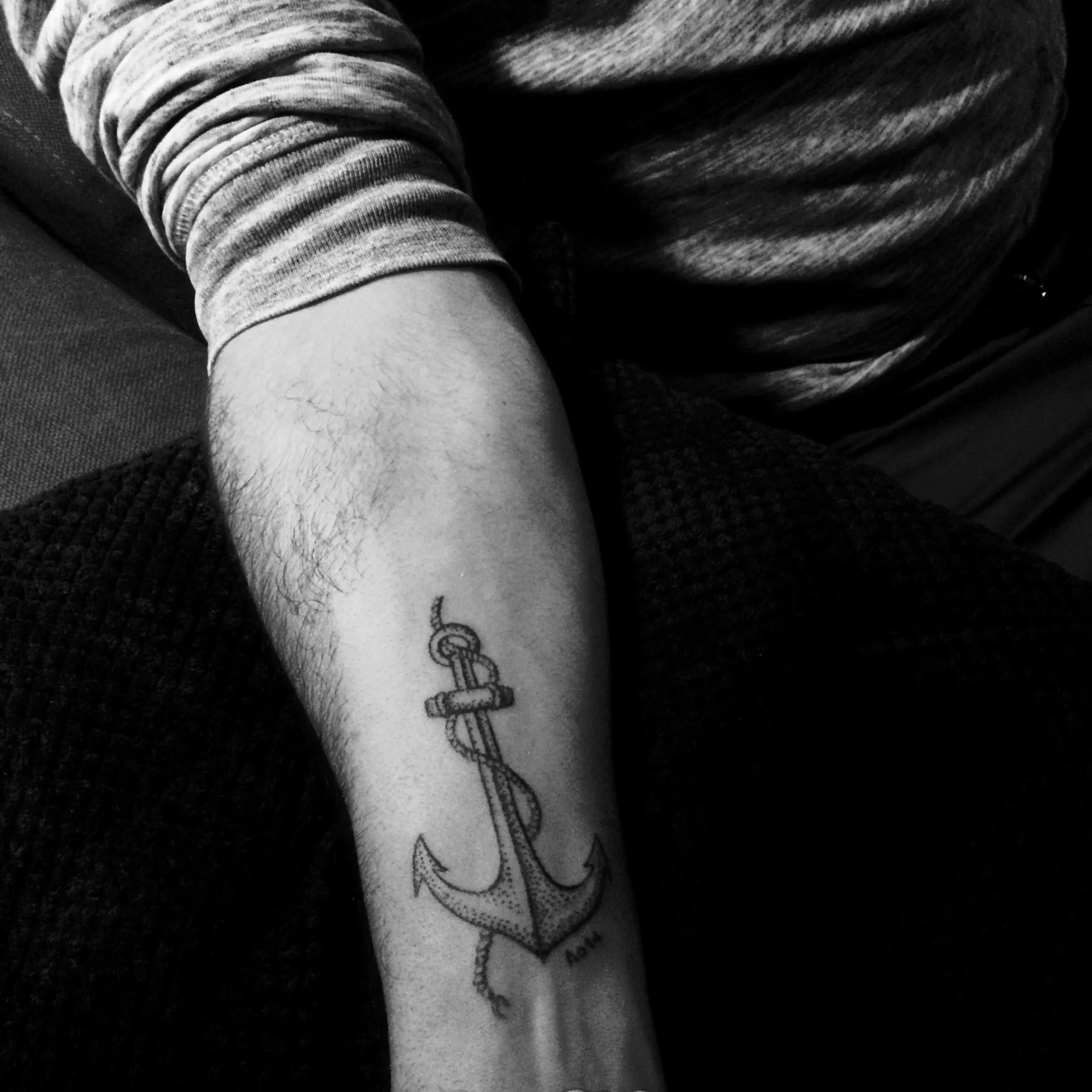 handpoke tattoo anchor
