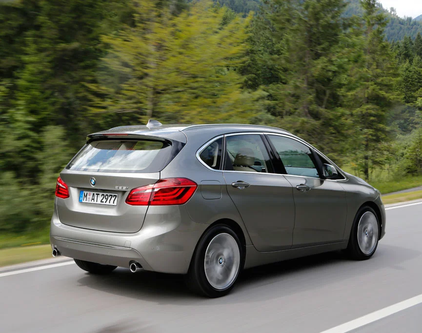 113032-first-drive-review-2015-bmw-2-series-active-tourer-225i.5-lg.jpg