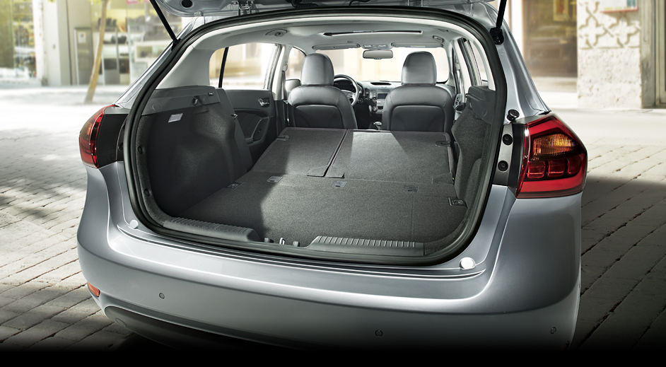 01-Kia-Cerato-5door-Interior-luggage-room.jpg