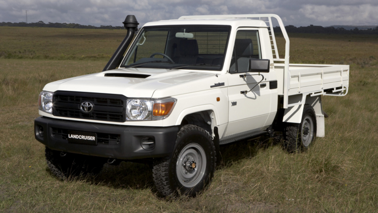 15d1h-lc70-media-gallery-cab-chassis-workmate-749x422.jpg