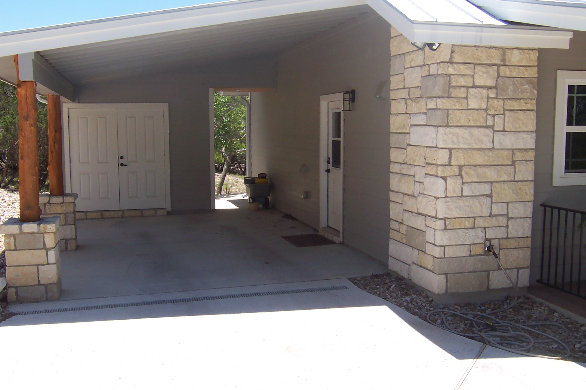 Carport.jpg