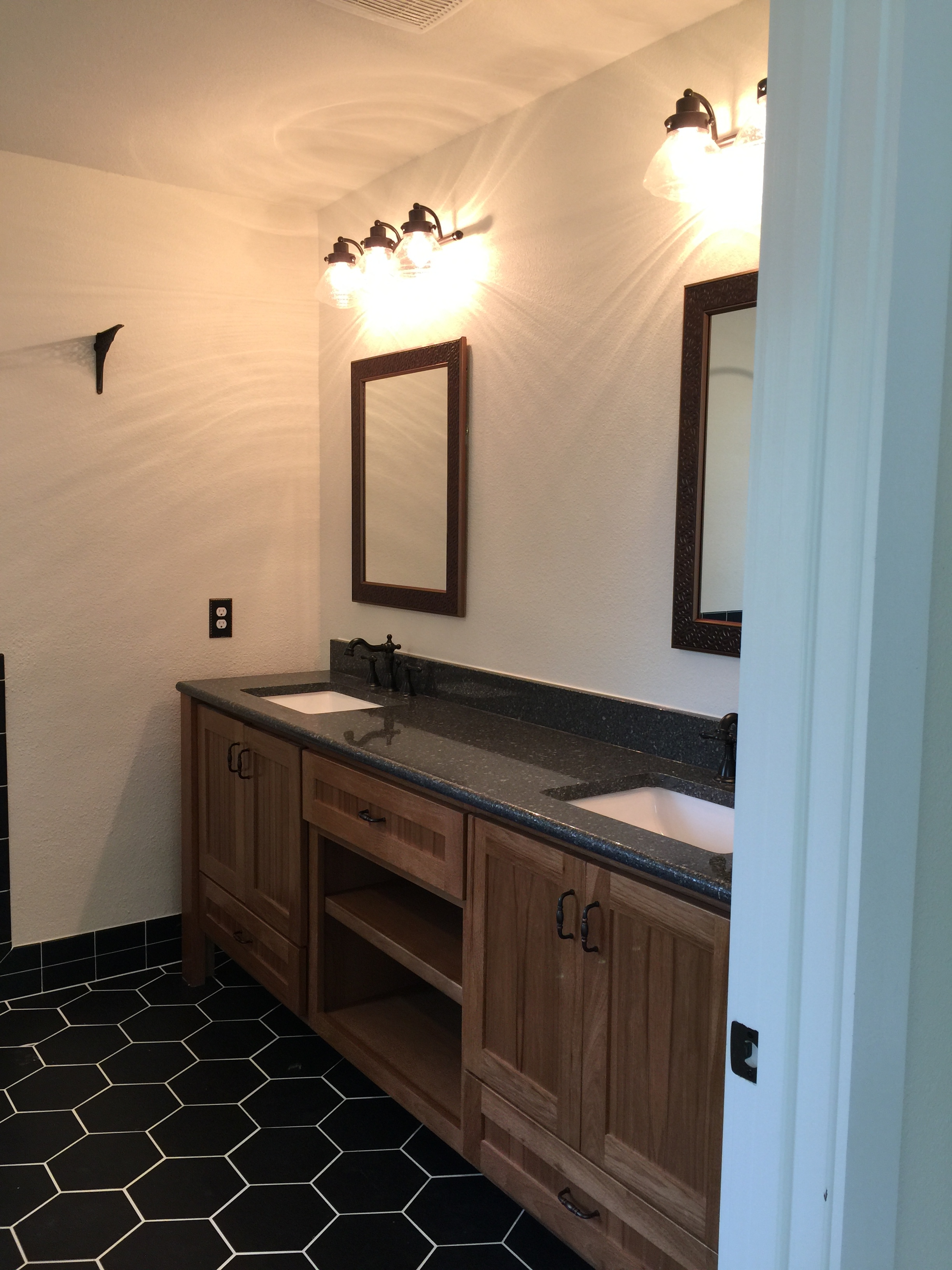 910 PLL - Finished Master Bath, mirrors and lights.JPG