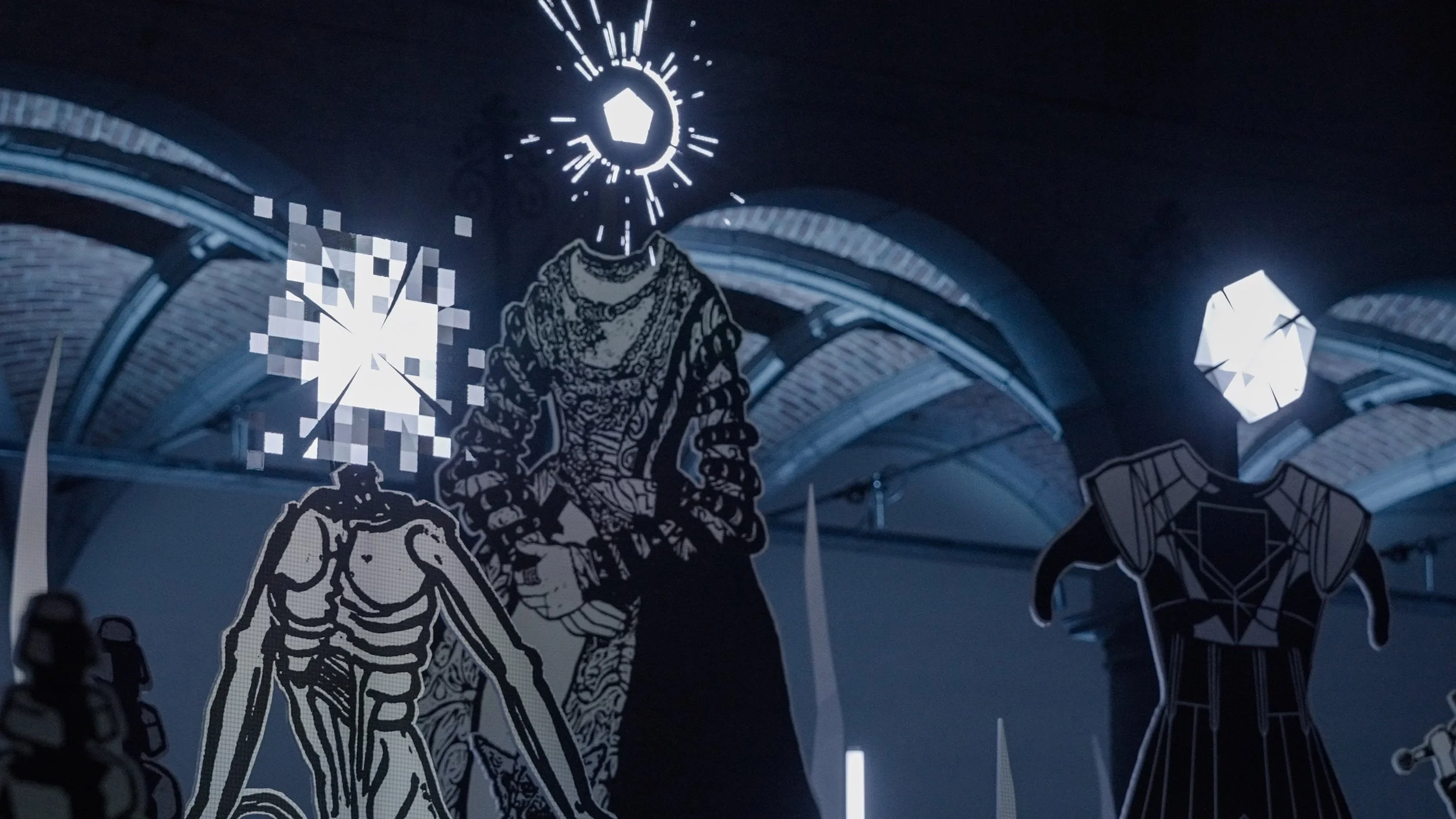 Hybrid visual composition mixing engraved figures and light projections in a scenographic installation