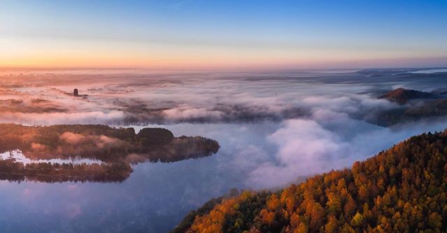 The town of Maasmechelen silently waking up under a blanket of clouds.#sunrise #hiking #travelphotography #visitmaasmechelen #visitlimburg #limburg #maasmechelen #connecterra #nationaalparkhogekempen #drone #dronephotography #nature #panorama