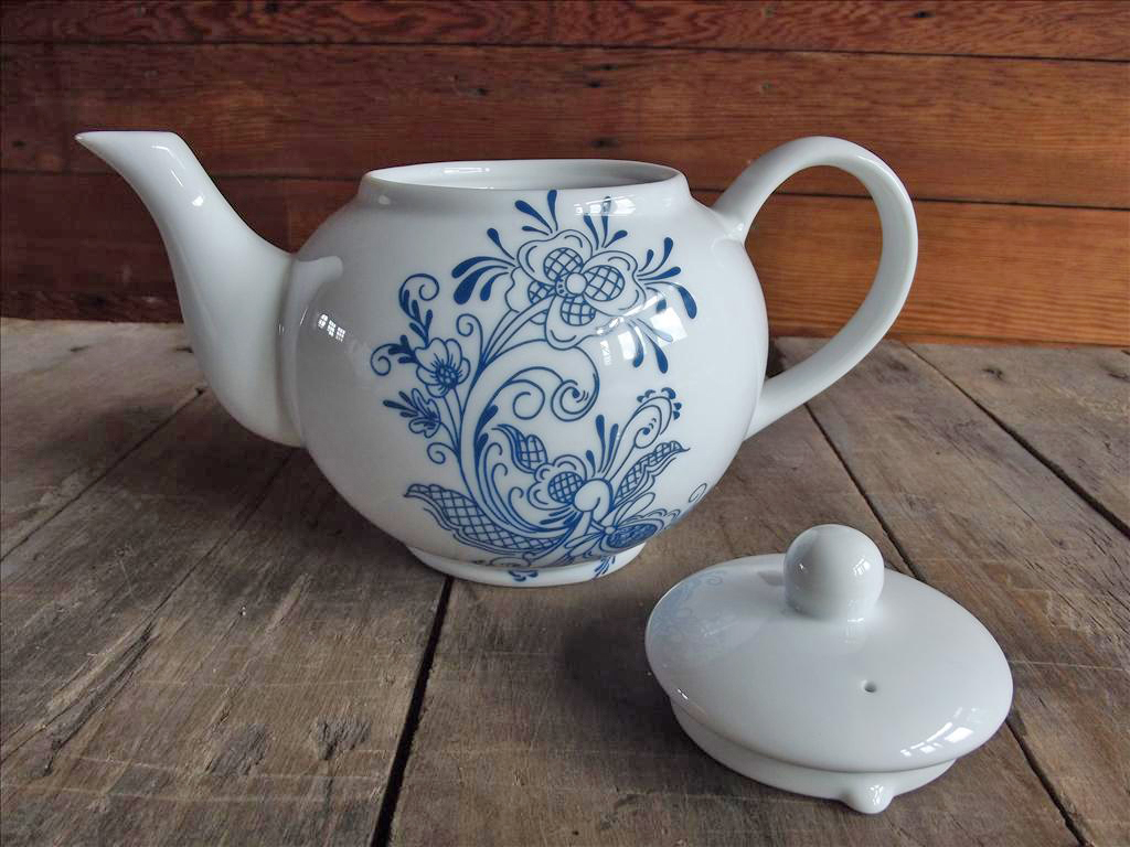 rm teapot blue.jpg