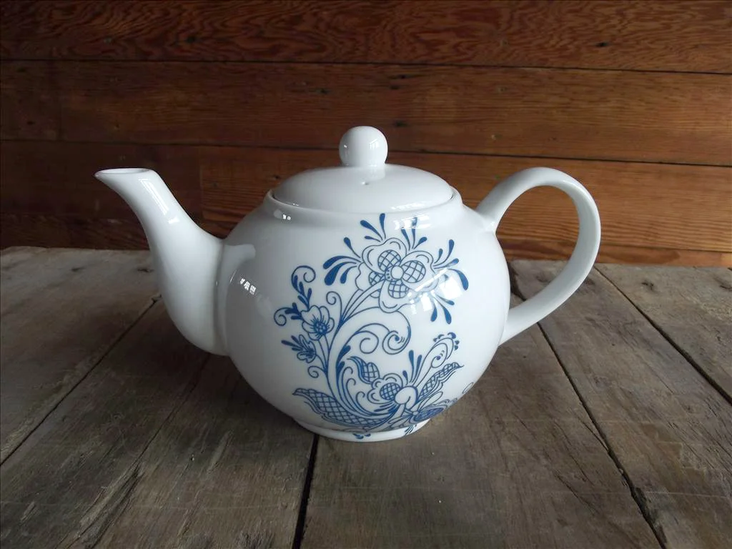 Swedish Rosemal Teapot — Swedish Country Interiors