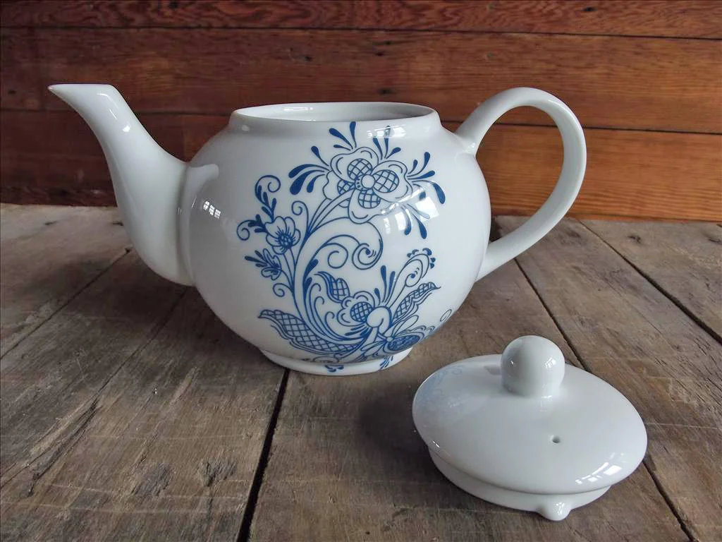 Swedish Rosemal Teapot — Swedish Country Interiors