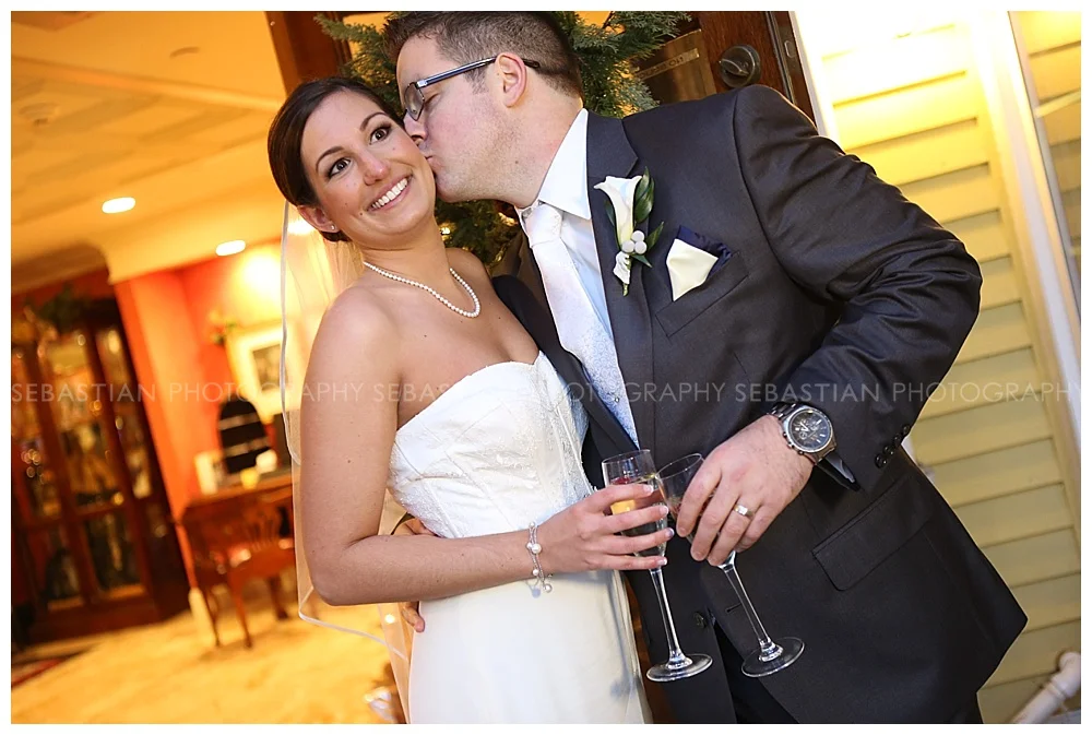 Sebastian_Photography_Wedding_SaybrookPointInn_Shore23.jpg