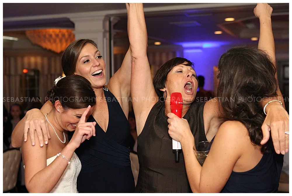 Sebastian_Photography_Wedding_SaybrookPointInn_Shore35.jpg