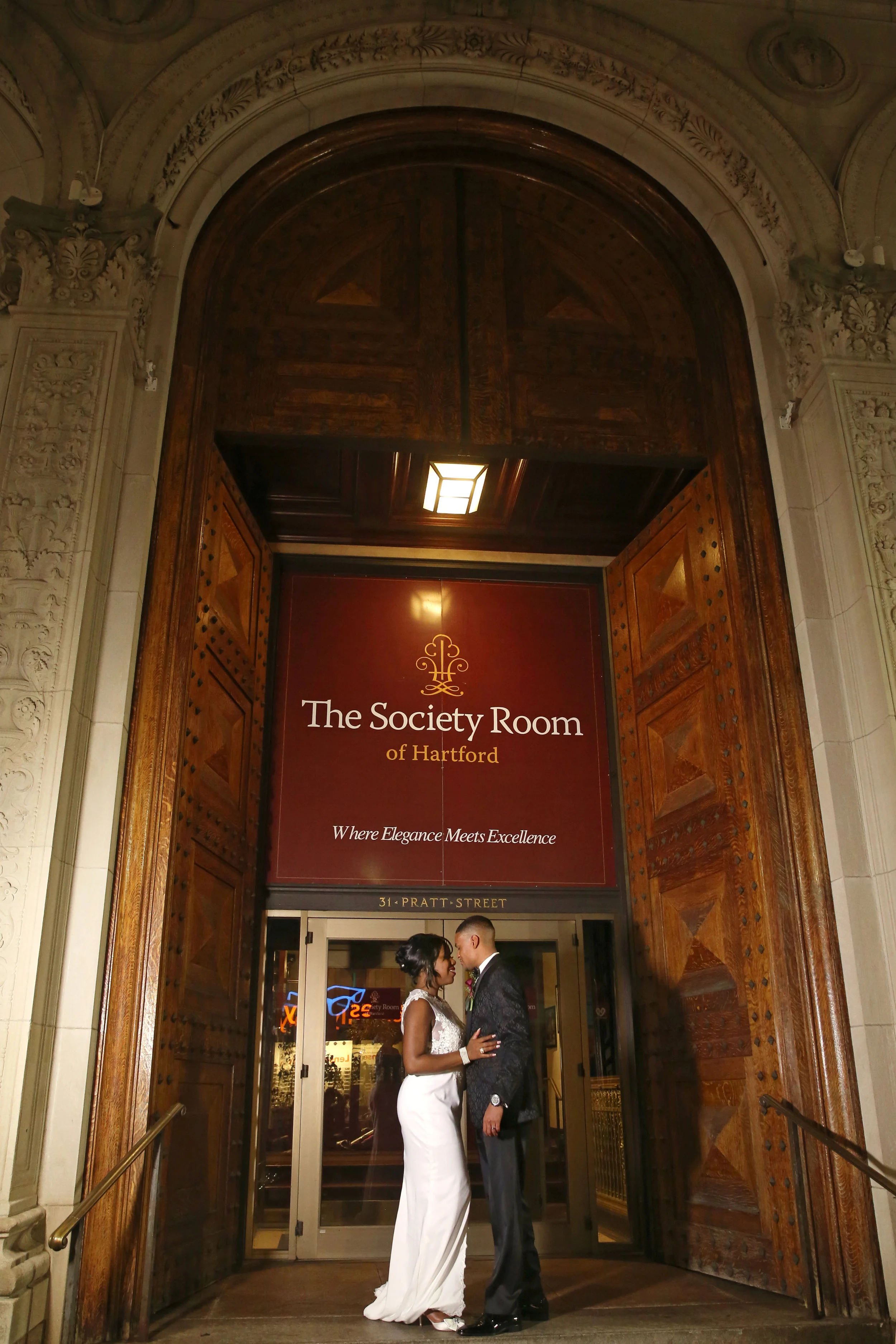 Tiffany + Christopher | The Society Room of Hartford | Wedding Photography