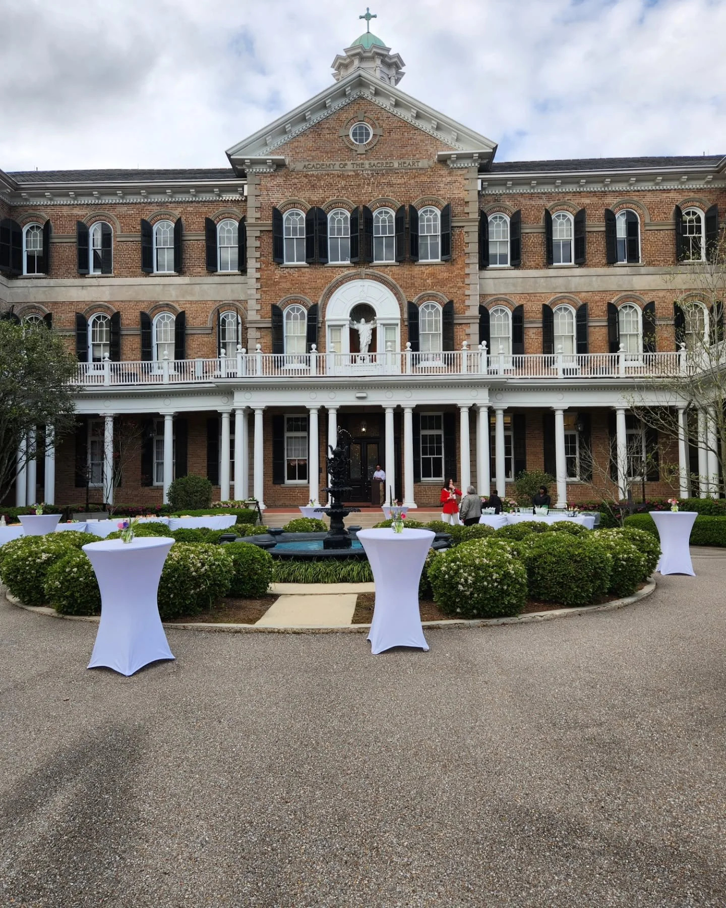 A reception for faculty at Sacred Heart ❤️ 

#springstuff 
#chickenandwaffles 
#flanksteak
#baconwrappedjalapenos 
#minitwicebakedpotatoes