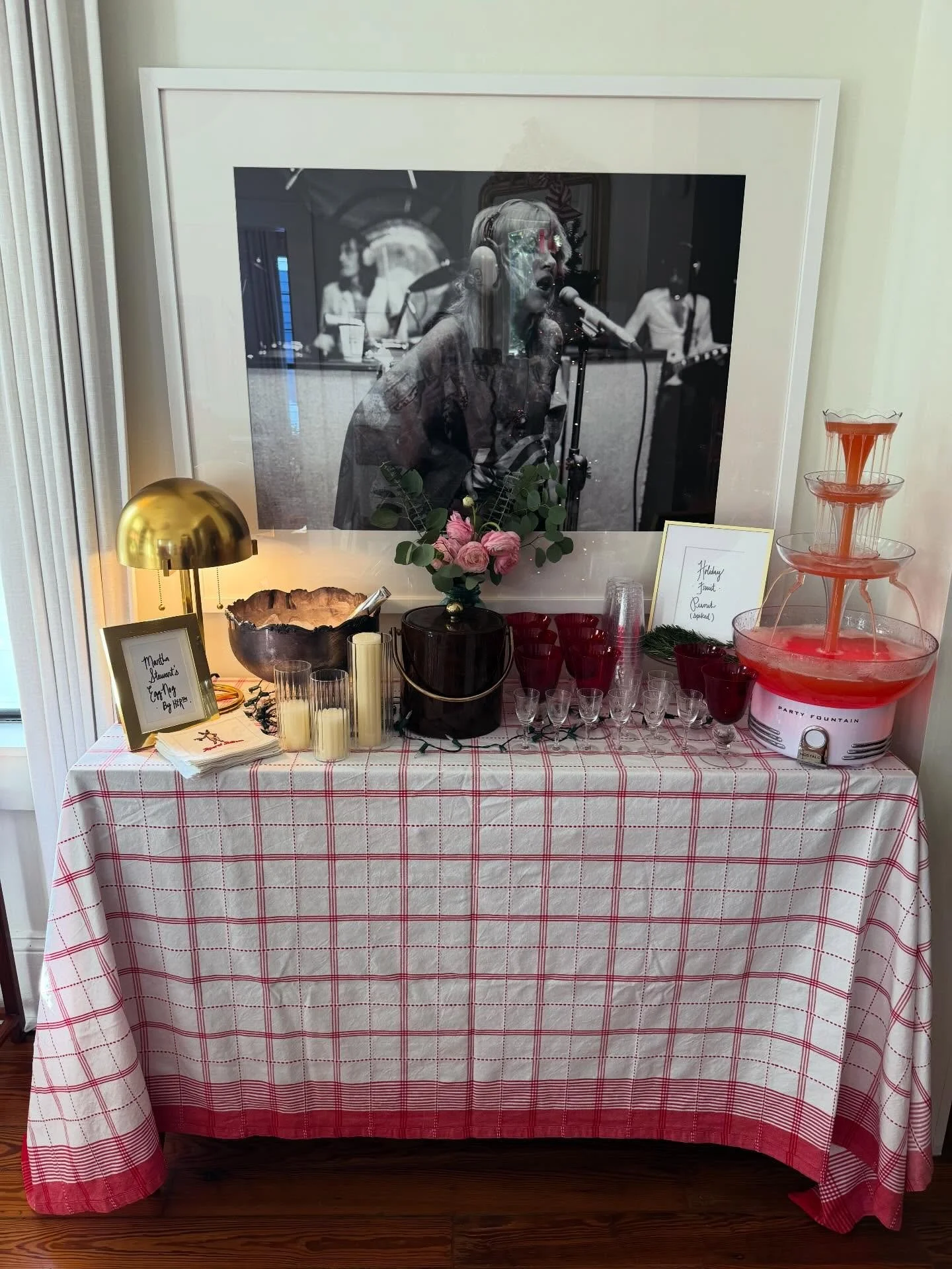 A bottle of white, a bottle of red. December snips. Gosh, so fun. But, glad it&rsquo;s over 😴
 
#channelingmartha 
#drinkfountainsclosed 
#cajuncaviarchristmas
#littleshredder 
#lobstermacncheese