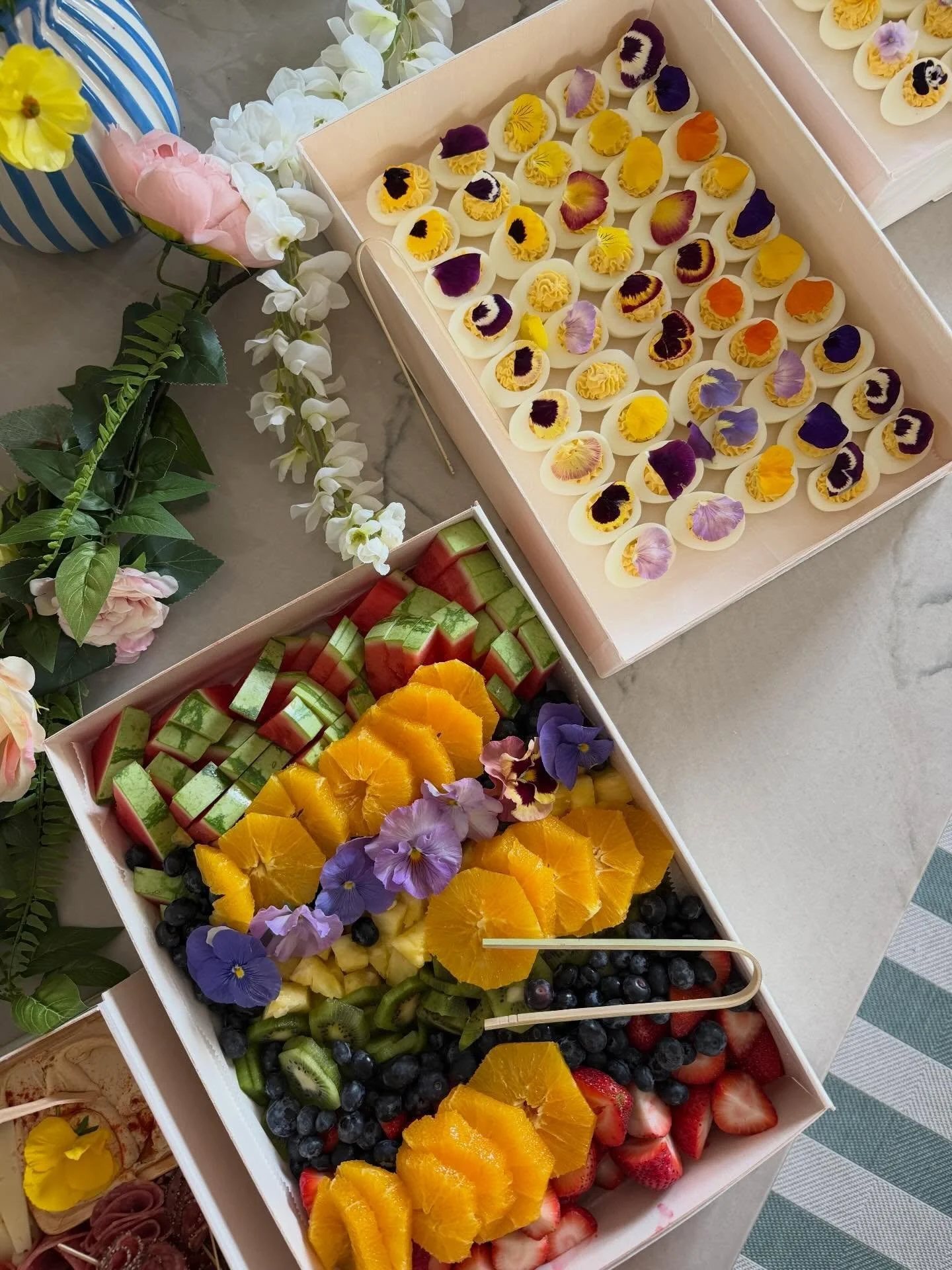 Bars, babies and bites. 

#cassidywood 
#mommatried 
#libations 
#mudbugs 
#steppinintomay