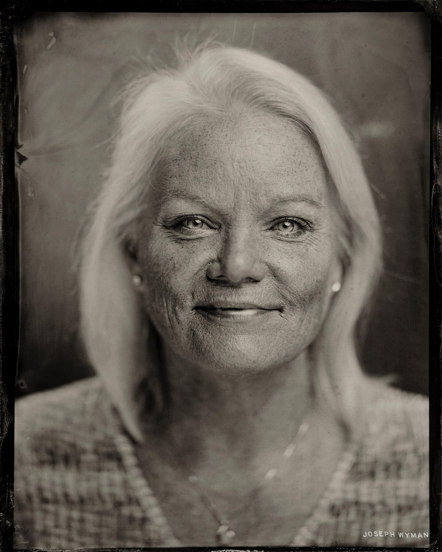 {𝟺𝚇𝟻 𝚃𝙸𝙽𝚃𝚈𝙿𝙴 𝙿𝙾𝚁𝚃𝚁𝙰𝙸𝚃} Exceptional beauty🍷Especially, those eyes 😍💙
___________________________
#josephwymanphoto #ambrotype #tintype #wetplate #wetplatecollodion #collodion #4x5 #glass #photography #1851 #blackandwhite #vsco #bl