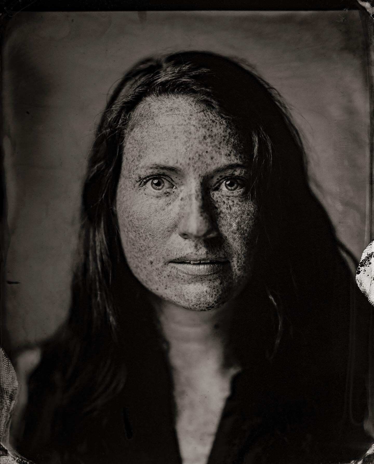 {𝟺𝚇𝟻 𝚃𝙸𝙽𝚃𝚈𝙿𝙴 𝙿𝙾𝚁𝚃𝚁𝙰𝙸𝚃} Freckles galore 😍🥰😚
___________________________
#josephwymanphoto #ambrotype #tintype #wetplate #wetplatecollodion #collodion #4x5 #glass #photography #1851 #blackandwhite #vsco #blackandwhitephotography #b