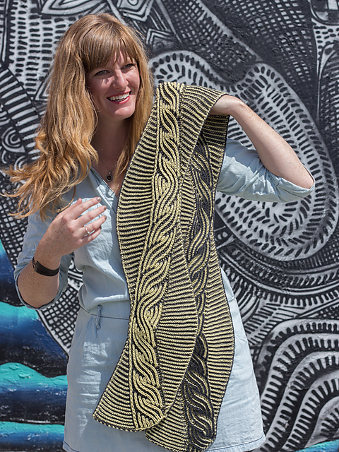 Wander Which Way (Ewe Ewe Yarns, featuring Ewe So Sporty): a two-color garter stitch/brioche rib cable scarf with undulation.