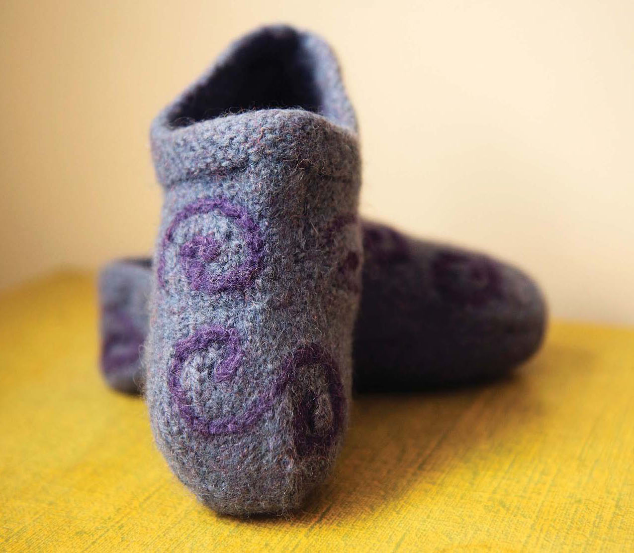 Book Review: 25 Stylish Knitted Slippers by Rae Blackledge — The  Unapologetic Knitter