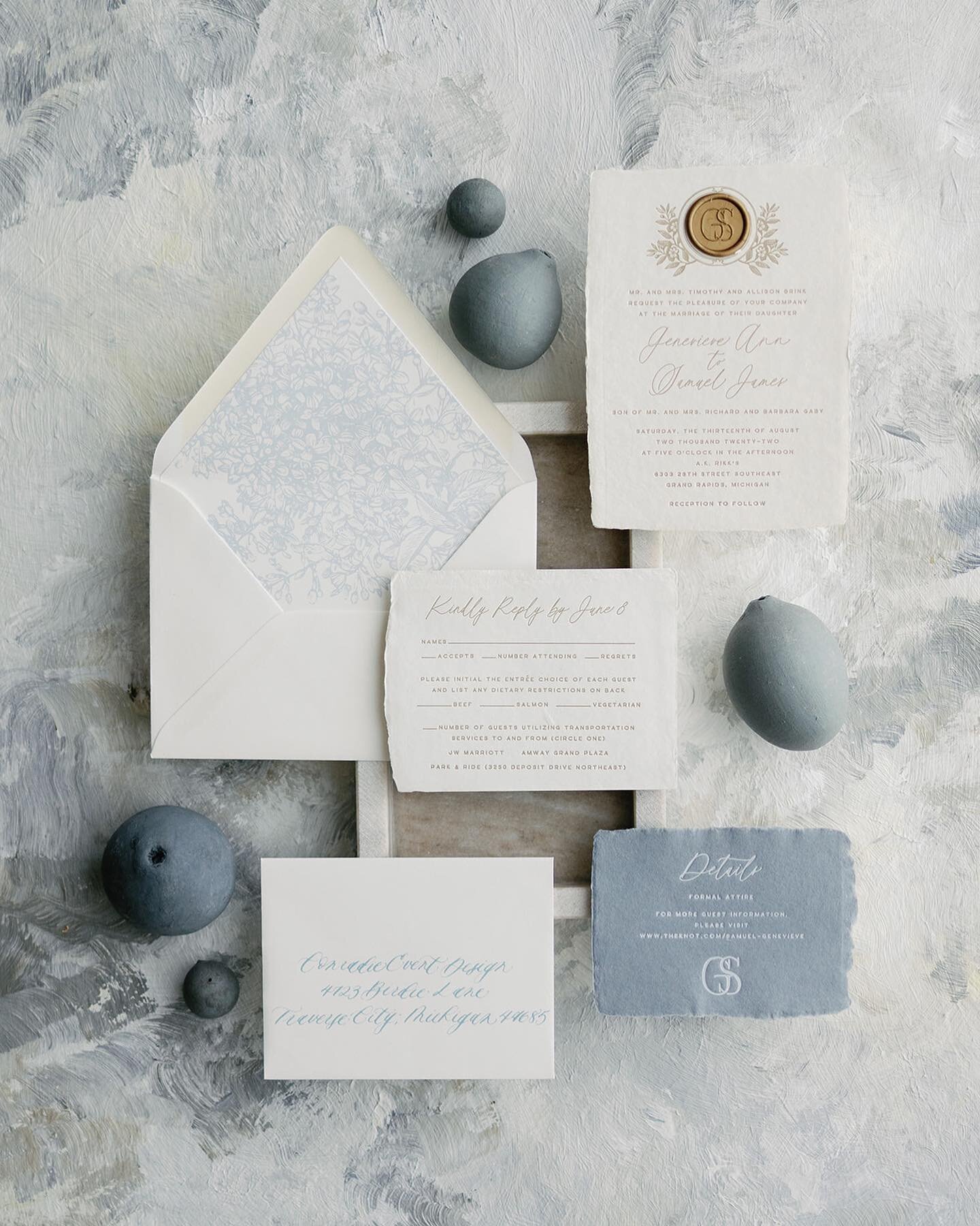 This one needed a permanent spot in the feed. 🤍 

Photo + Styling | @sarahporterphotos 
Planning + Event Design | @conradieeventdesign
Stationery | @beautifully_noted
Envelope Calligraphy | @alexisandlynn