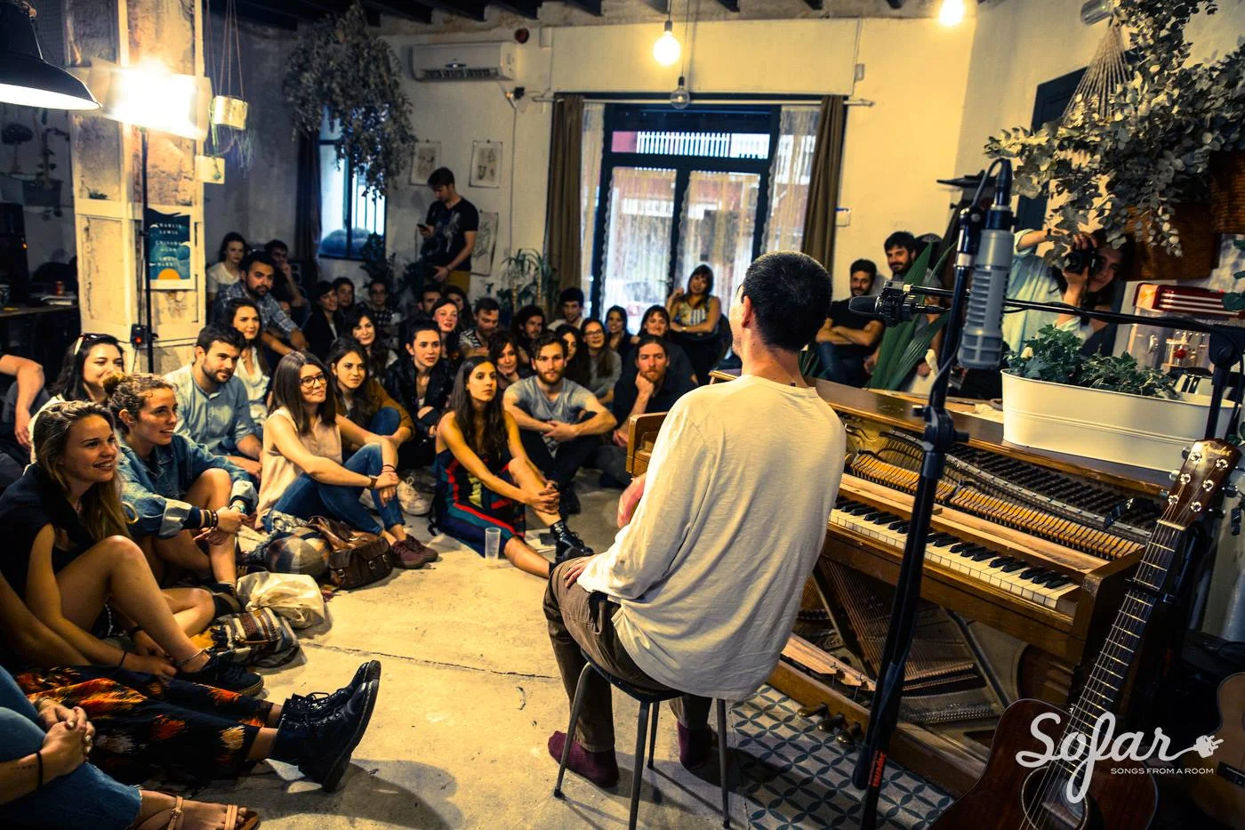 Charlie Lewis at Sofar Madrid