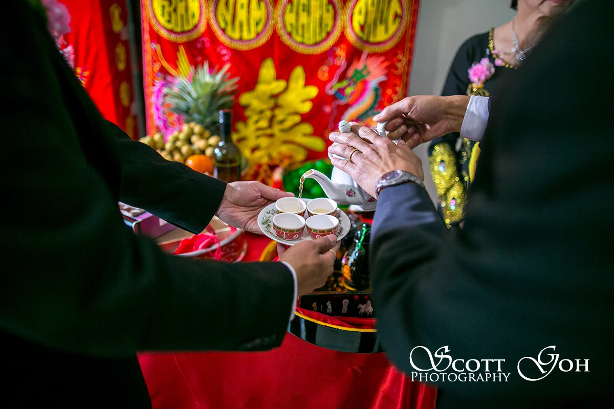pouring tea wedding
