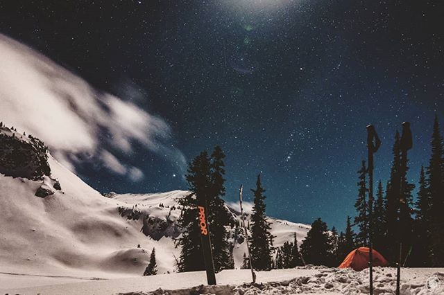 The Starry Night
&deg;&deg;&deg;&deg;&deg;
#splitboard #splitboarding #duffey #beautifulBC #BC #Canada #nature #travel #adventure #outside #moon #stars #mountains #snow #photography #nikon #camping #spring #love @msrgear_japan @msr_gear @priorsnow @n