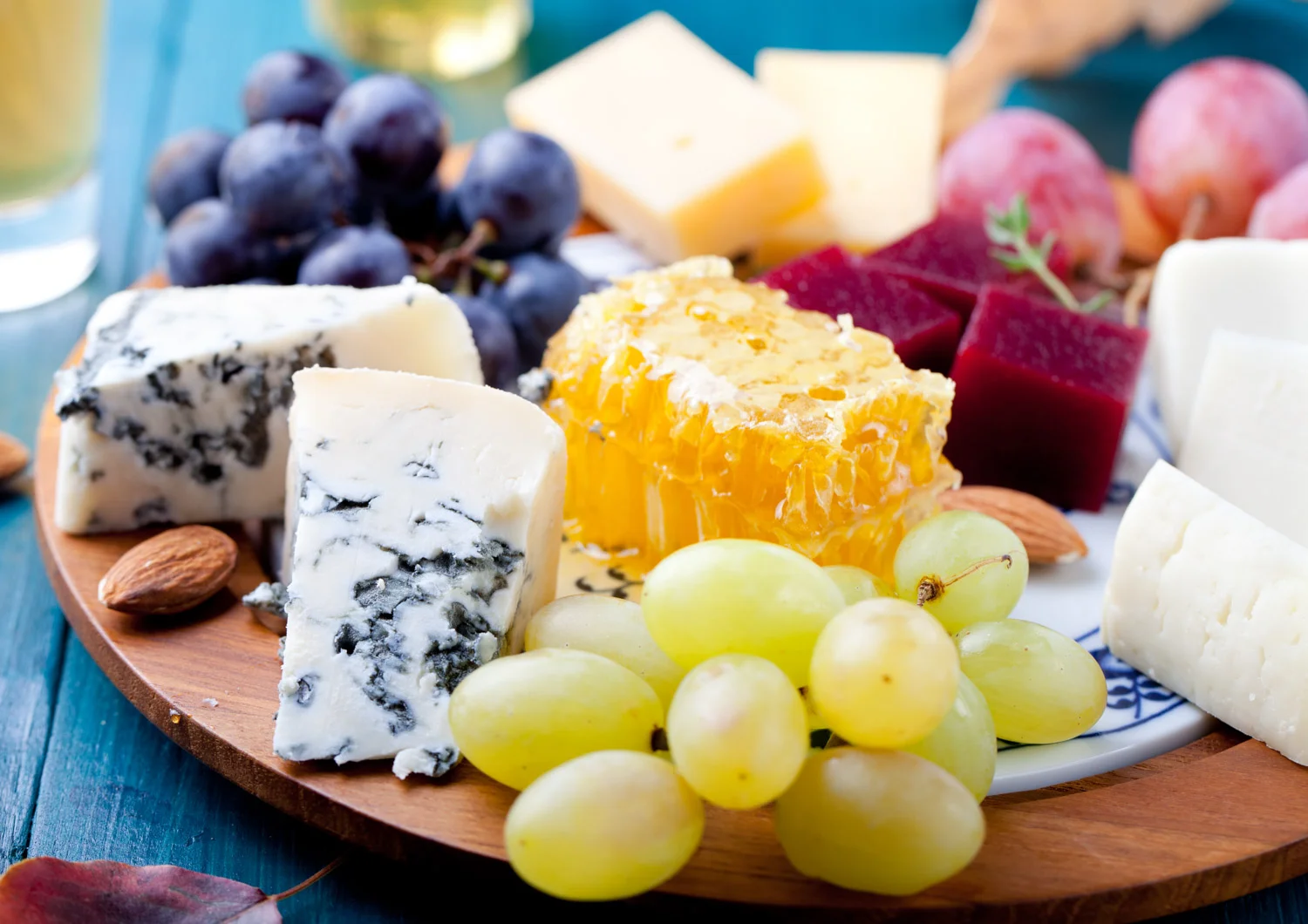 Nightly wine & appetizers 