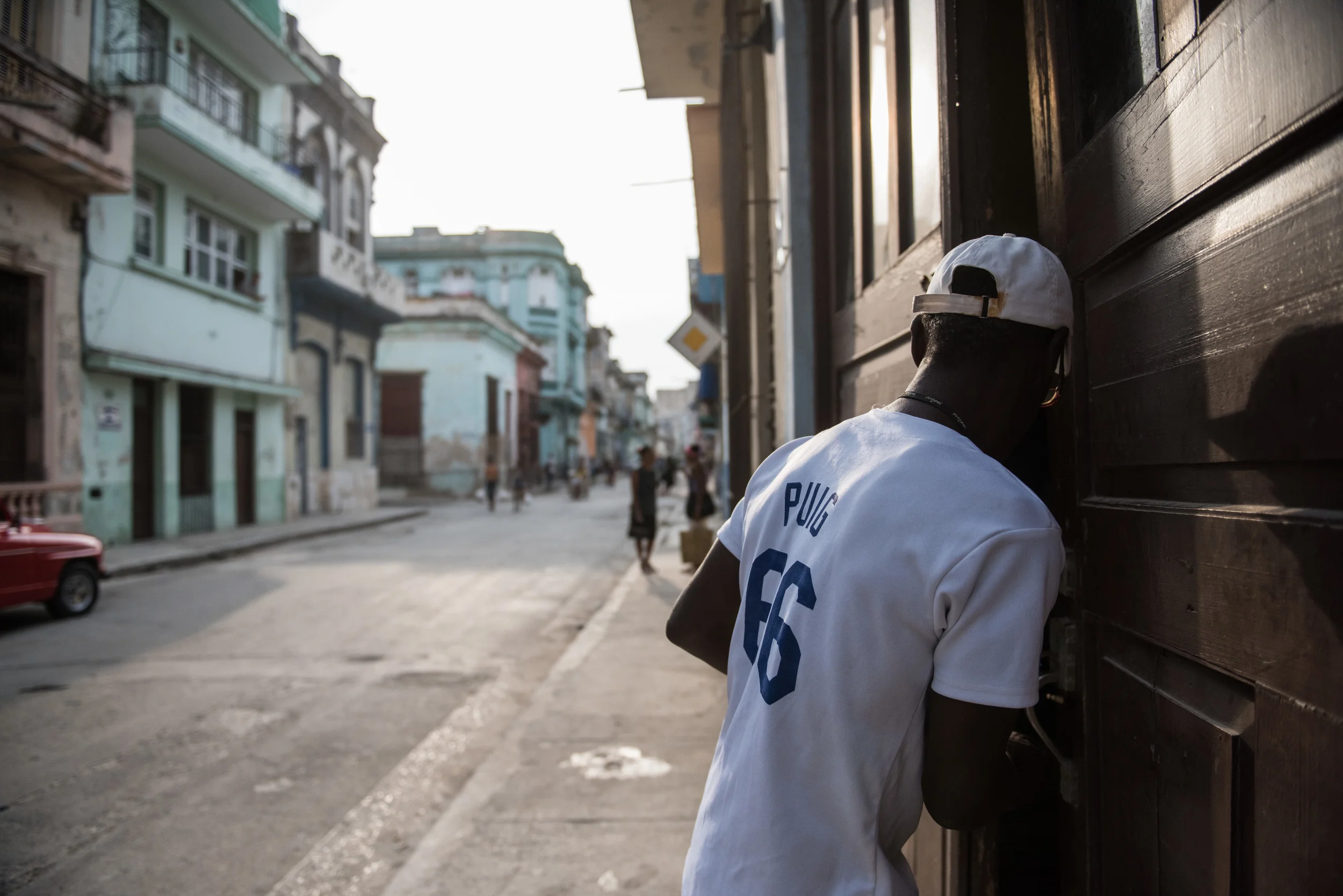 Tony ends his busy day by working as a security guard at a fencing school located close to Havana's Central Park. This allows him to quickly get to his job after an eventful day in Havana.