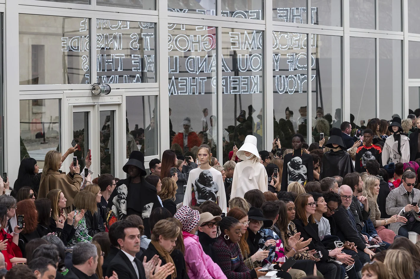 valentino-rf19-1001.jpg