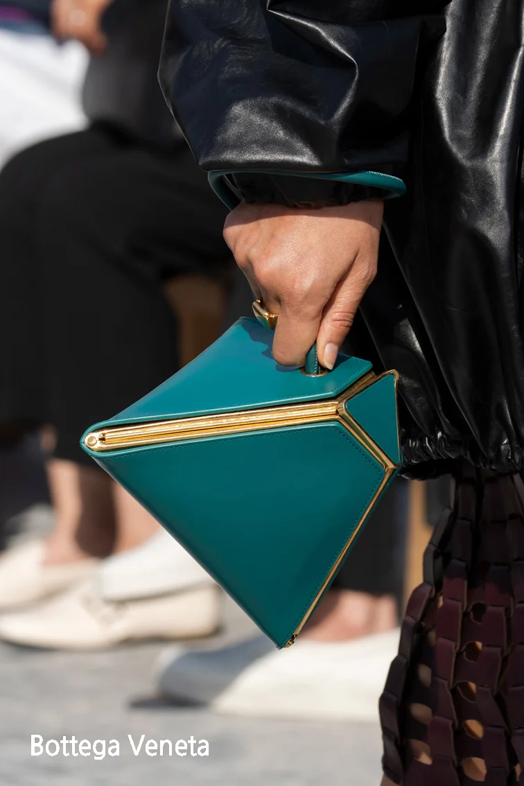 bottega-veneta-clp-rf19-4584-1.jpg