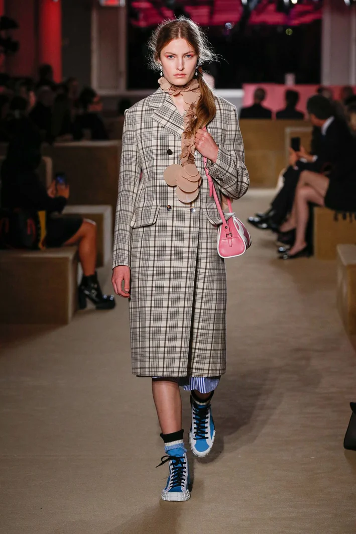 10-prada-resort-20-1556890618.jpg