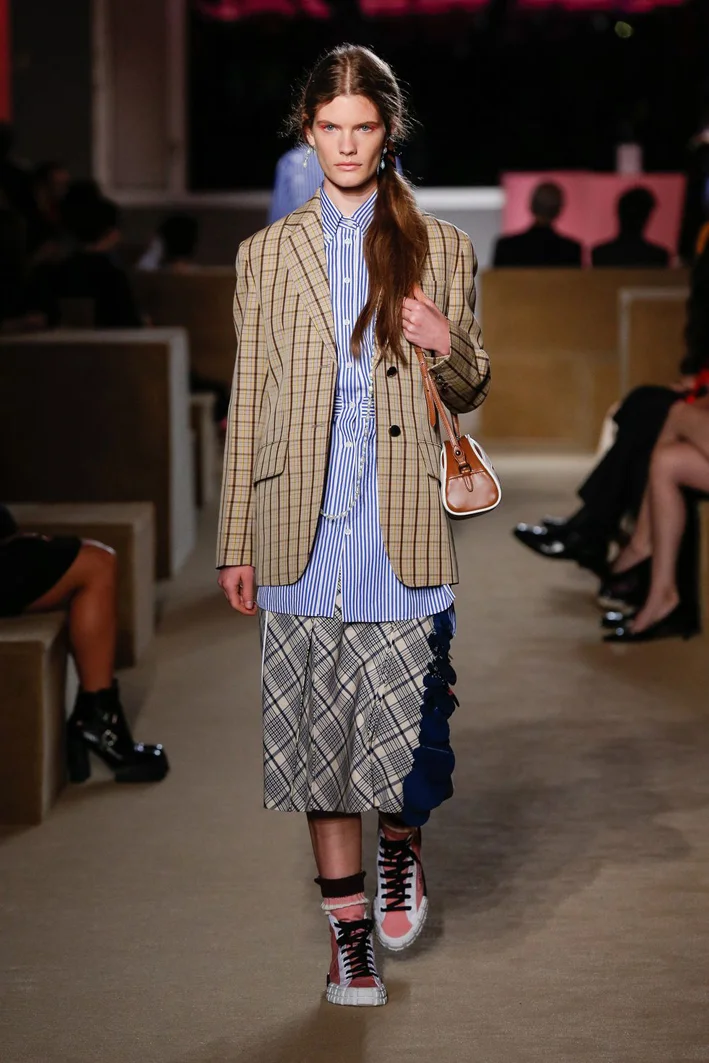 12-prada-resort-20-1556890620.jpg
