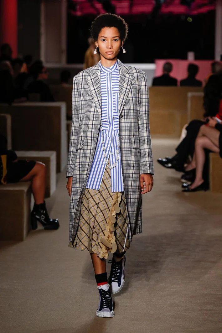 14-prada-resort-20-1556890622.jpg