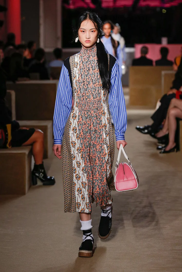 24-prada-resort-20-1556890631.jpg