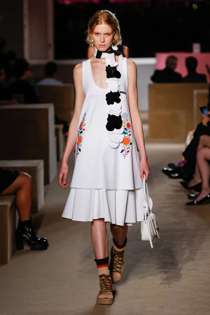 45-prada-resort-20-1556890649.jpg