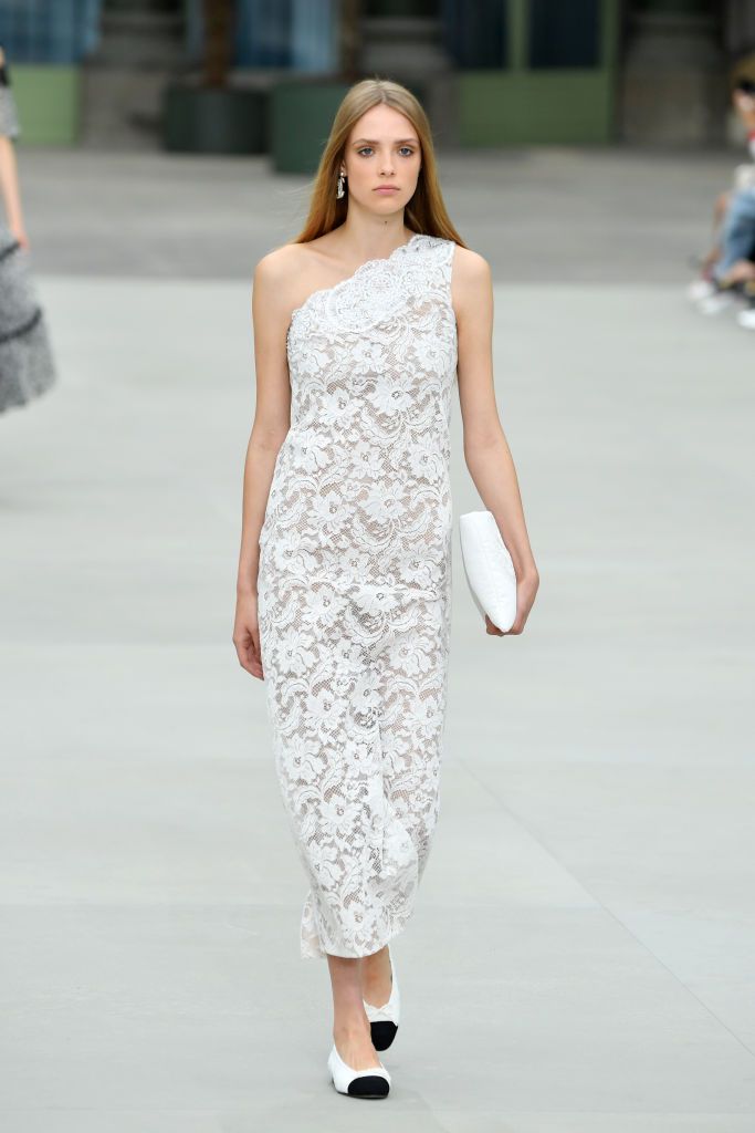 model-walks-the-runway-during-chanel-cruise-2020-collection-news-photo-1146647472-1556893372.jpg