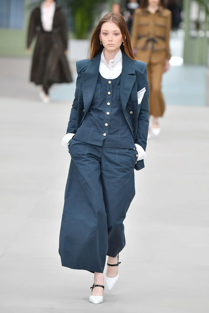 model-walks-the-runway-during-chanel-cruise-2020-collection-news-photo-1146655720-1556888801.jpg