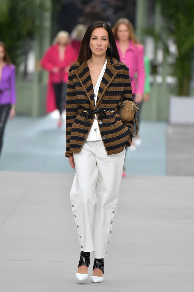 model-walks-the-runway-during-chanel-cruise-2020-collection-news-photo-1146655733-1556890140.jpg