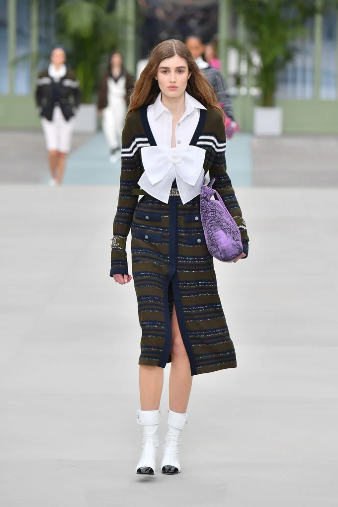 model-walks-the-runway-during-chanel-cruise-2020-collection-news-photo-1146655737-1556889324.jpg