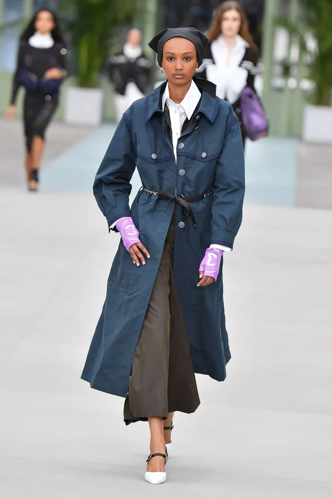 model-walks-the-runway-during-chanel-cruise-2020-collection-news-photo-1146655750-1556889182.jpg
