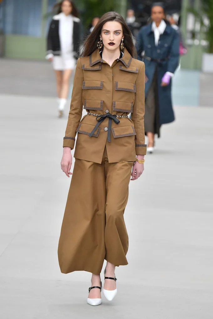 model-walks-the-runway-during-chanel-cruise-2020-collection-news-photo-1146655752-1556888867.jpg