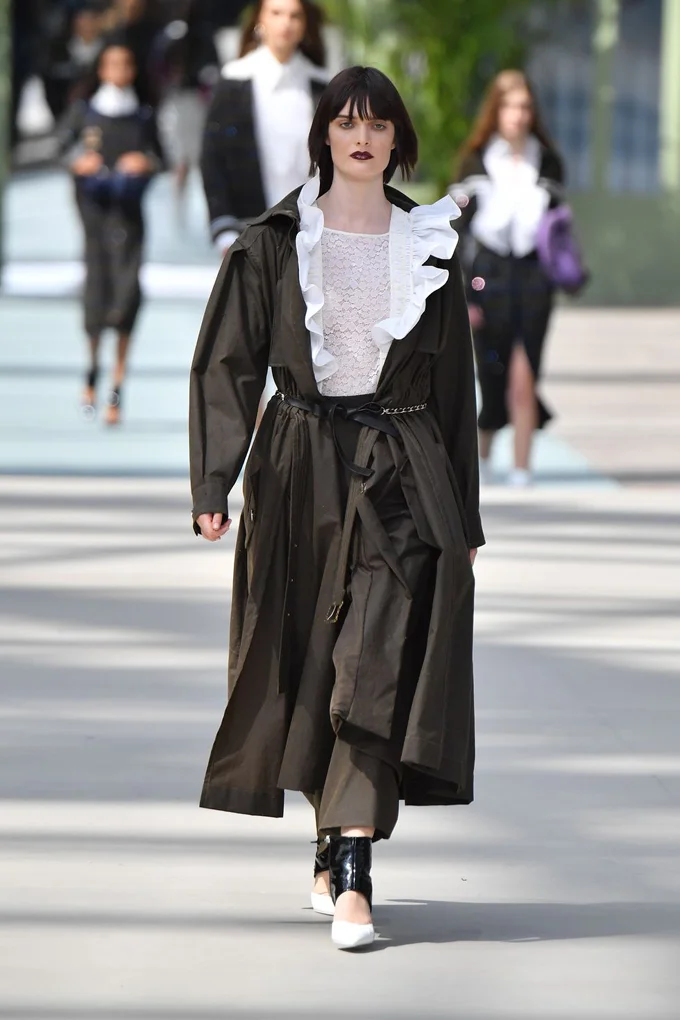 model-walks-the-runway-during-chanel-cruise-2020-collection-news-photo-1146673138-1556889152.jpg