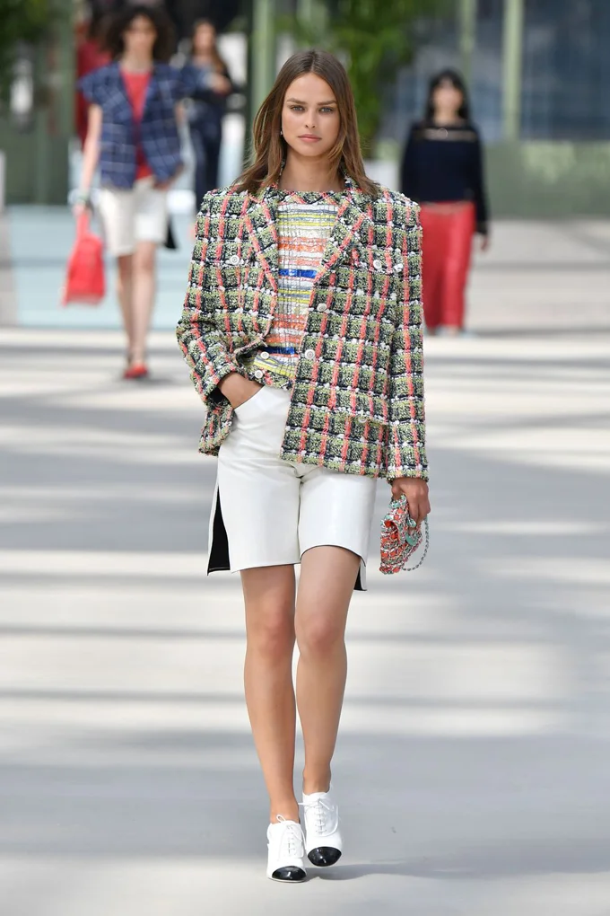 model-walks-the-runway-during-chanel-cruise-2020-collection-news-photo-1146673236-1556891512.jpg