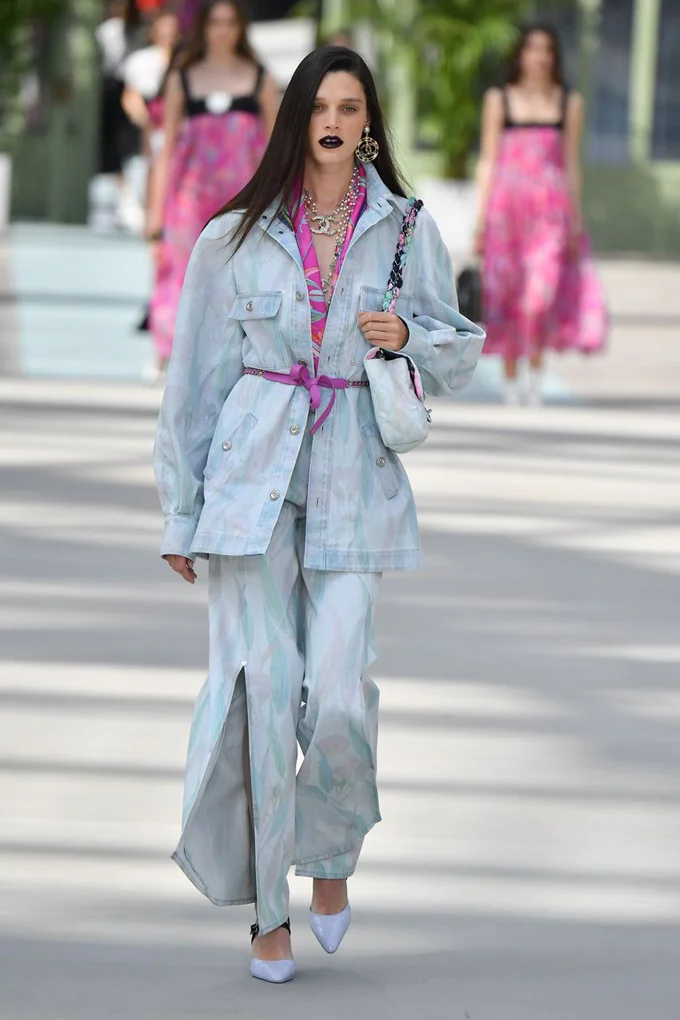 model-walks-the-runway-during-chanel-cruise-2020-collection-news-photo-1146686533-1556892756.jpg