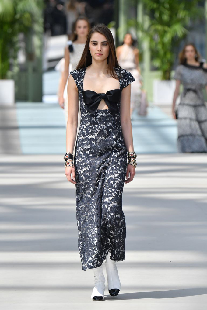 model-walks-the-runway-during-chanel-cruise-2020-collection-news-photo-1146686488-1556893233.jpg