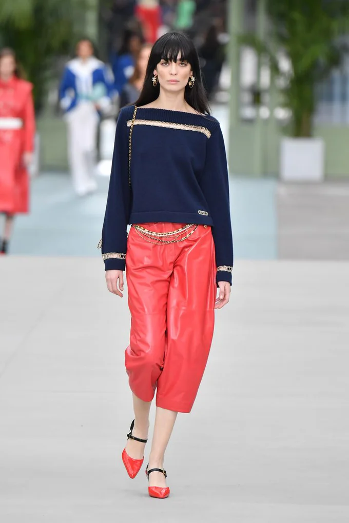 model-walks-the-runway-during-chanel-cruise-2020-collection-news-photo-1146689839-1556891789.jpg