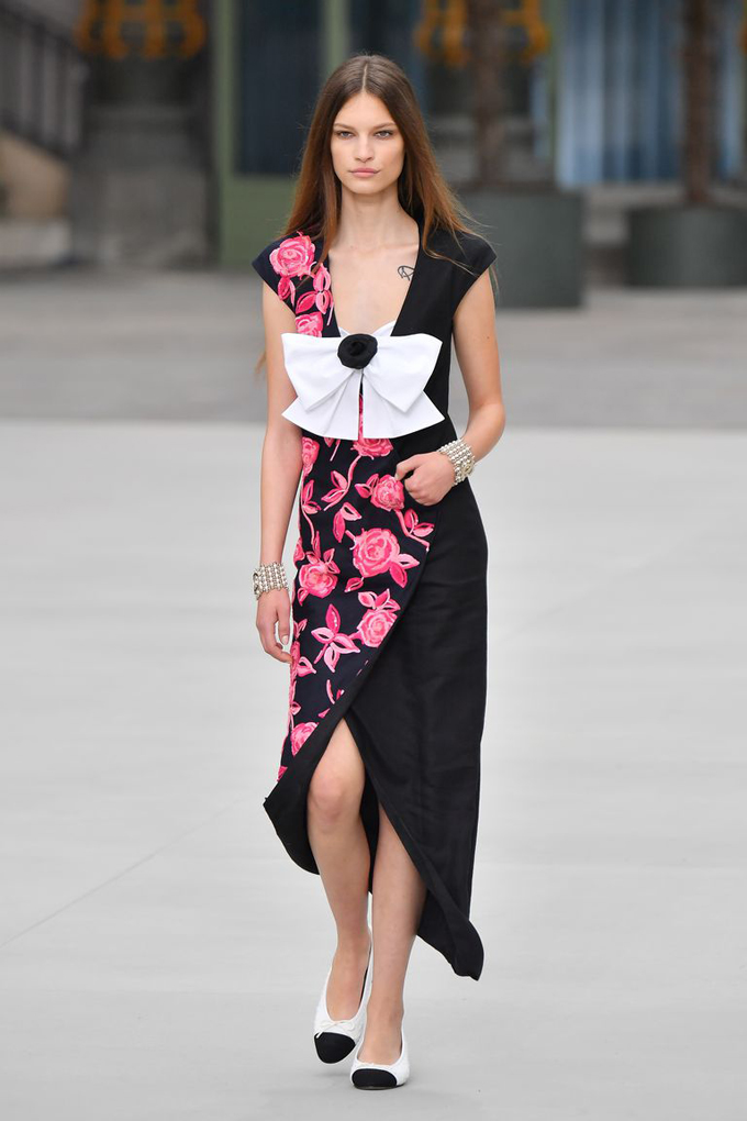 model-walks-the-runway-during-chanel-cruise-2020-collection-news-photo-1146696147-1556892857.jpg